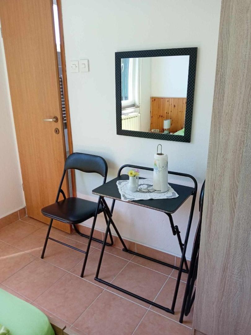 Apartments And Rooms By The Sea Martinscica, Cres - 23980 Oda fotoğraf