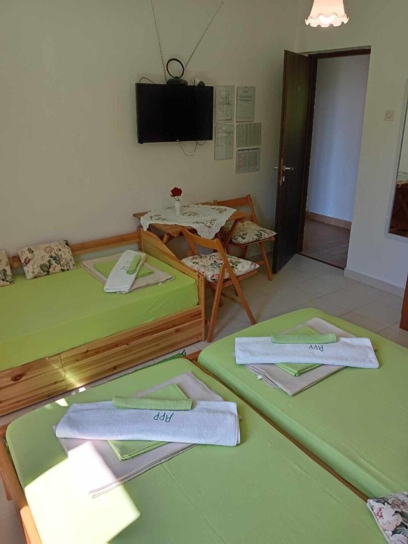 Apartments And Rooms By The Sea Martinscica, Cres - 23980 Dış mekan fotoğraf